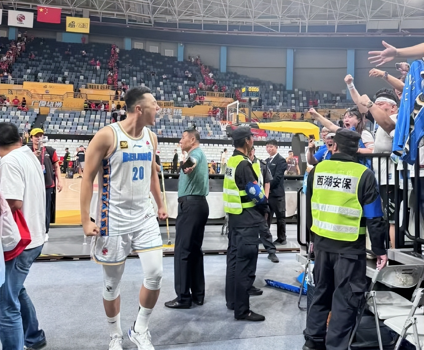 爱游戏ayx免费试玩 -关于浙江稠州训练开放日，加时末段内部沟通引欢呼，CBA季后赛在即，心理建设被强调的信息